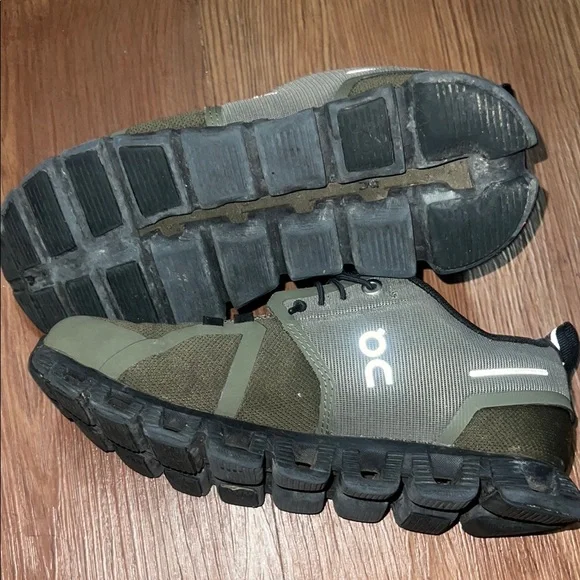 On Running Athletic Shoes Black and Green with CloudTec waterproof - Picture 2 of 3